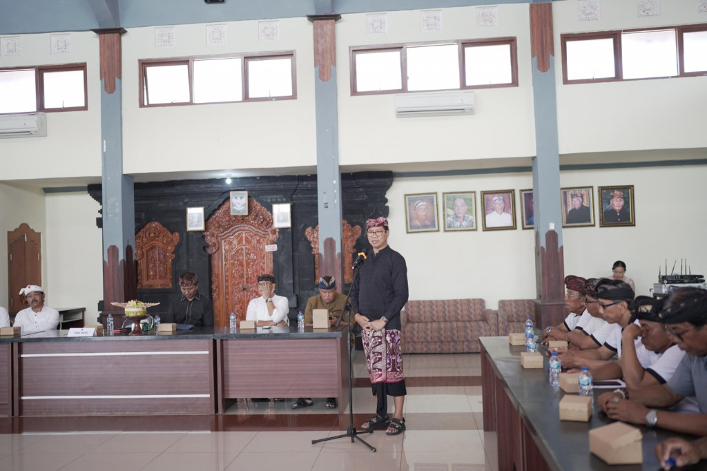 Wabup Suiasa Hadiri Lomba Penjor di Tanjung Benoa